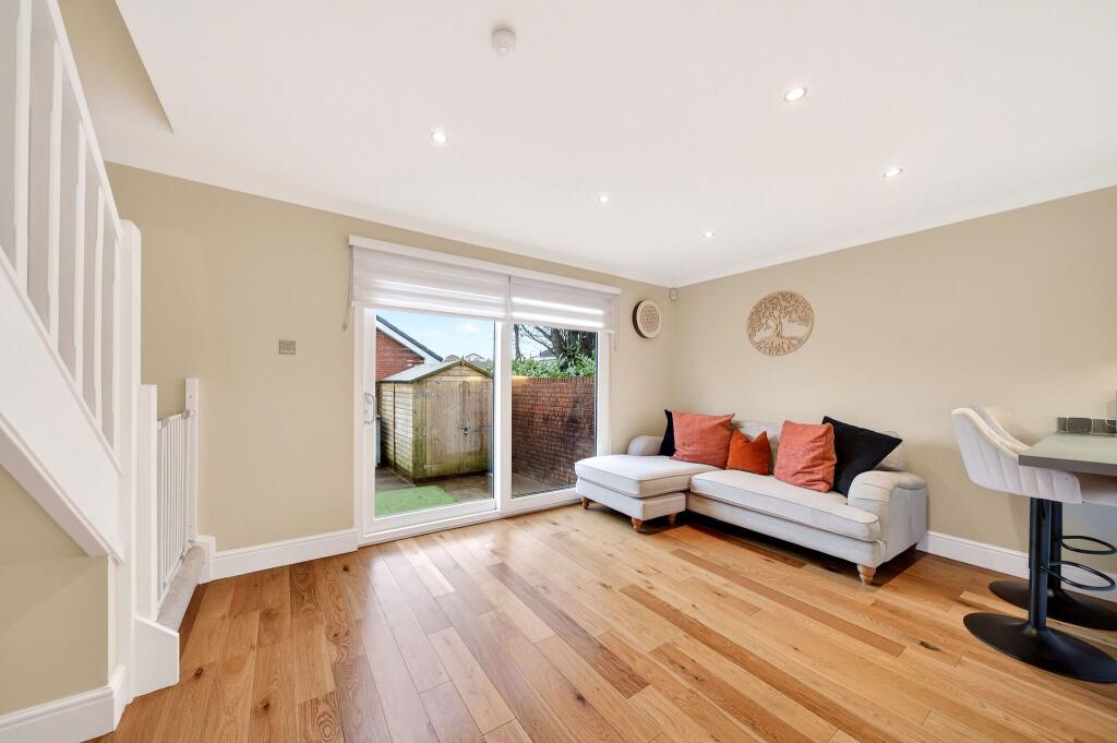 28 Auchinleck Gardens, Glasgow photo 3