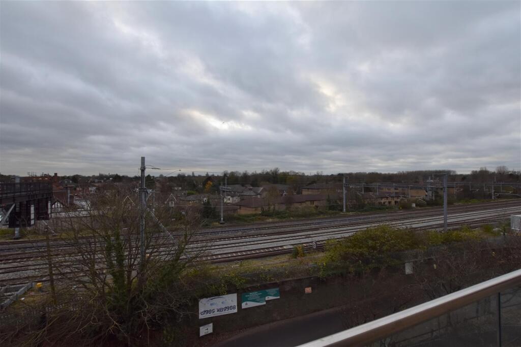 Apartment in Southall - More