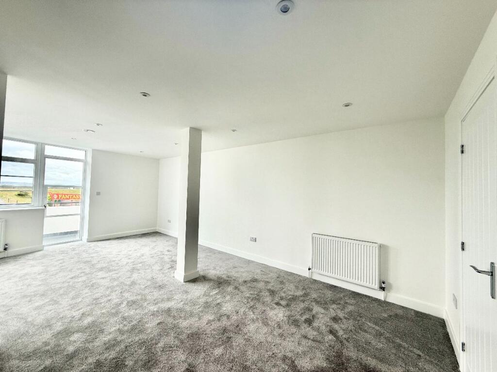 Apartment in Southend-on-Sea - View 2