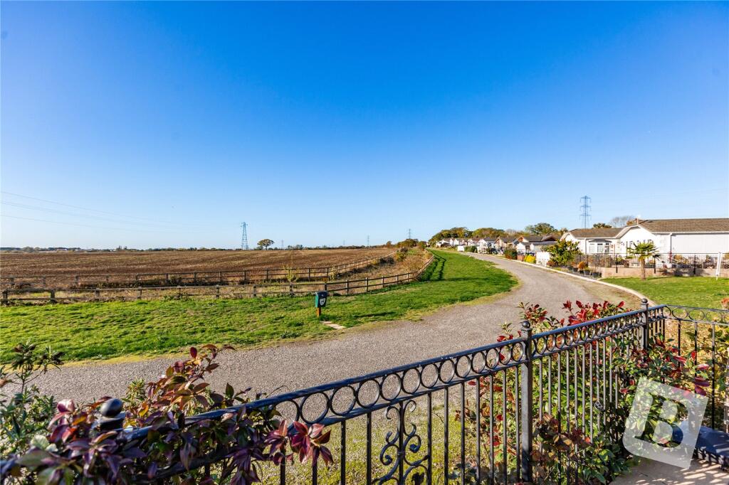 Palm Court, Hayes Country Park, Battlesbridge, Wickford, SS11 photo 3