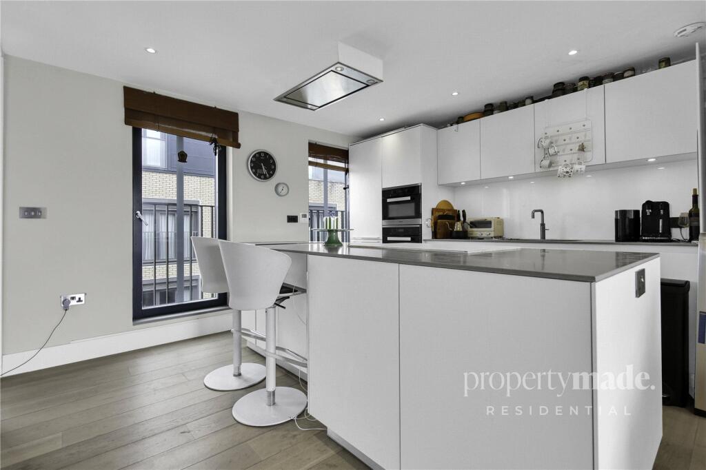 Apartment in London - More