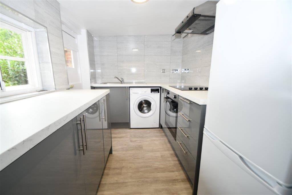 3 bedroom Terraced Cottage in Godalming photo 2