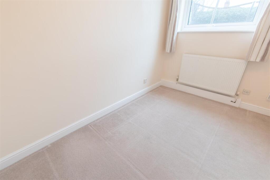 Apartment in Windsor, Dedworth - View 5