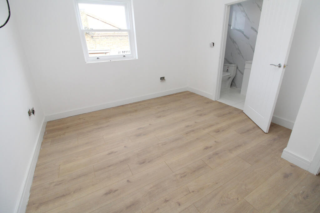 Apartment in Gravesham, Milton - View 5