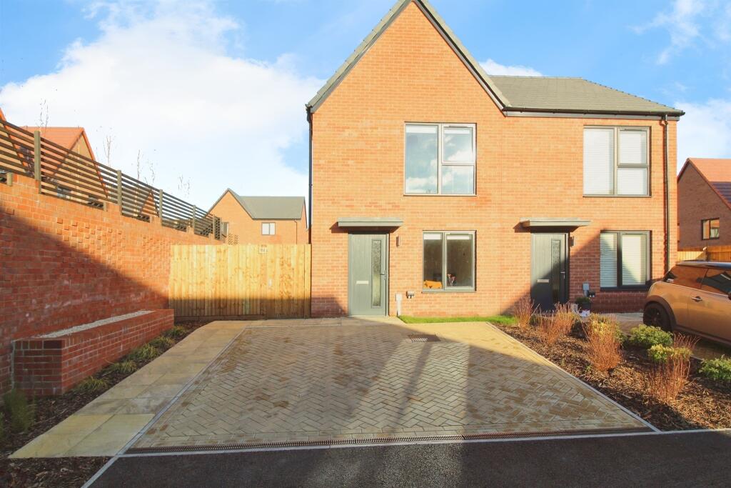 House in Chesterfield, Grangewood Farm Estate, Boythorpe - View 3