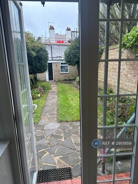 House in Portsmouth - More