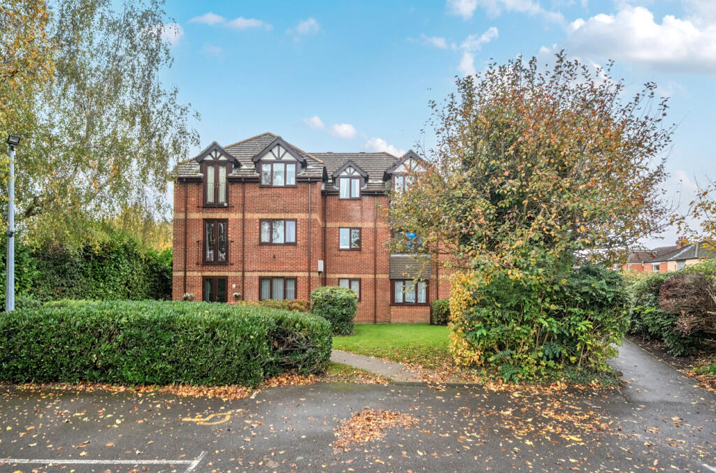 Main image of property: The Crescent, Eastleigh, Hampshire