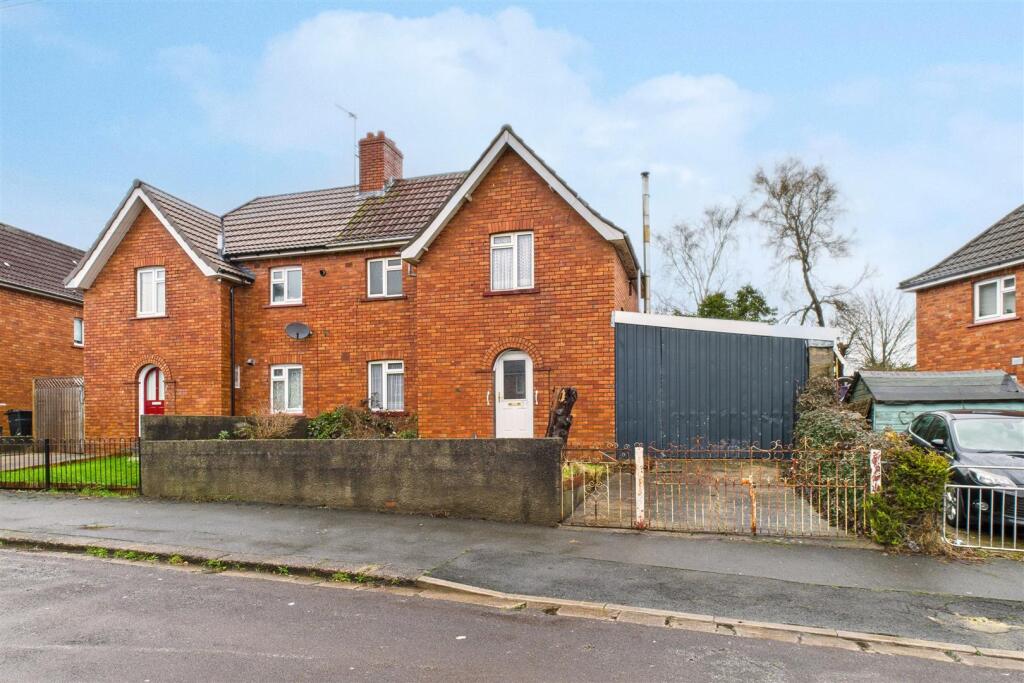 Main image of property: MODERNISATION | CORNER PLOT | BS10