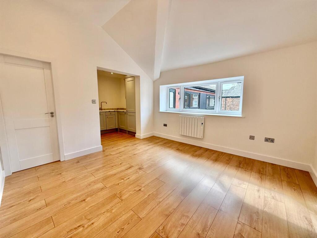 Apartment in Macclesfield, Cheshire East - View 5