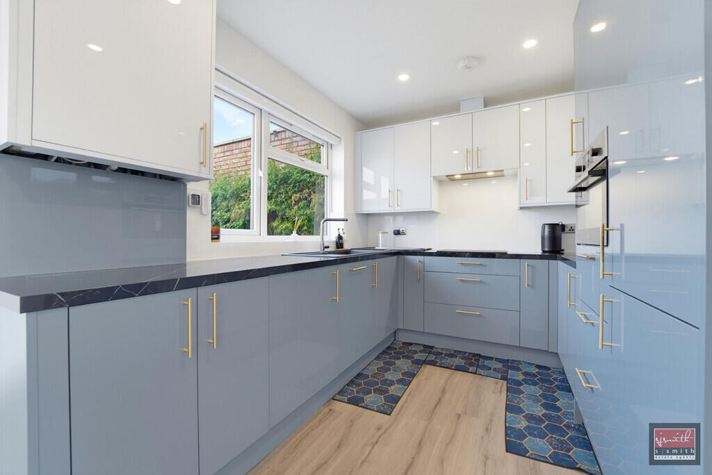 House in Spelthorne, Surrey - View 4
