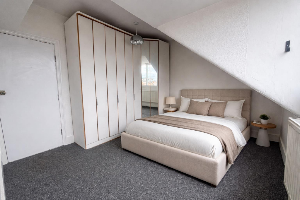 Main image of property: Broadway, Leigh-On-Sea