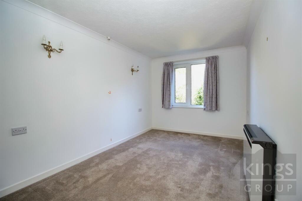 Edwards Court, Turners Hill, Waltham Cross photo 4