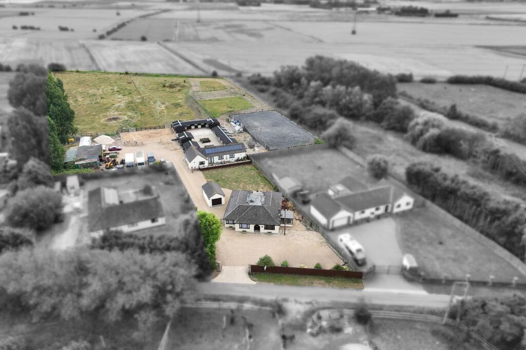 6-bed bungalow on Ryefield Lane, Holbeach, PE12, £750,000