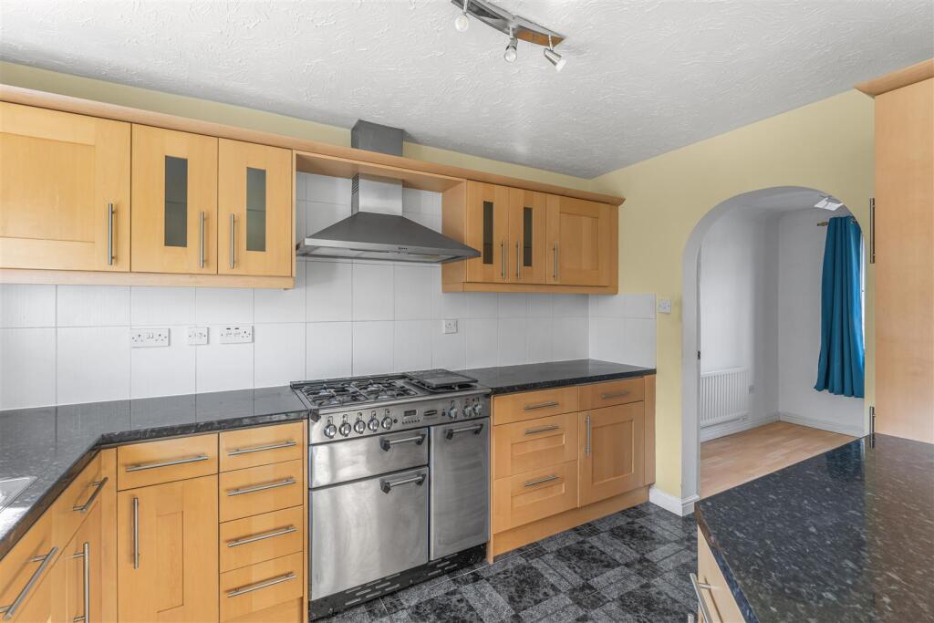 Woburn Close, Banbury photo 3