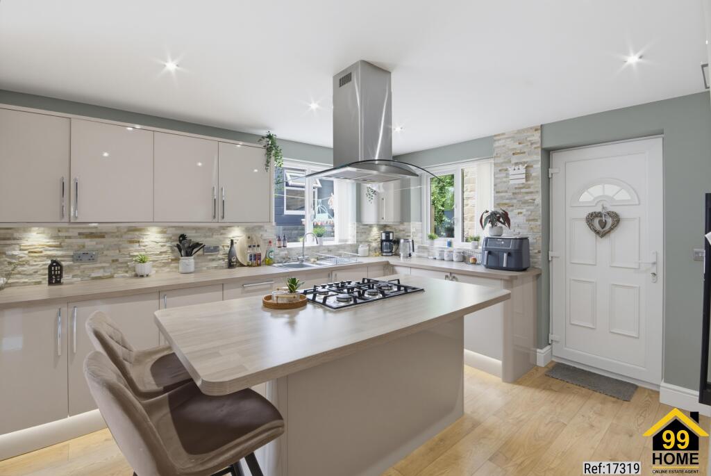 House in Halifax - View 4