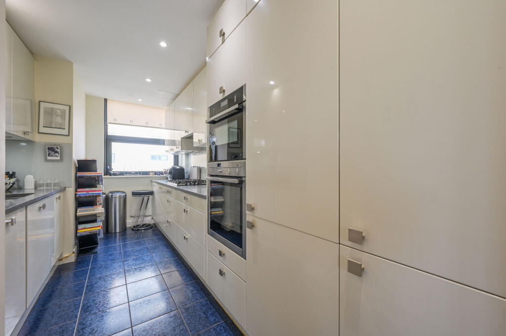 Apartment in London - More