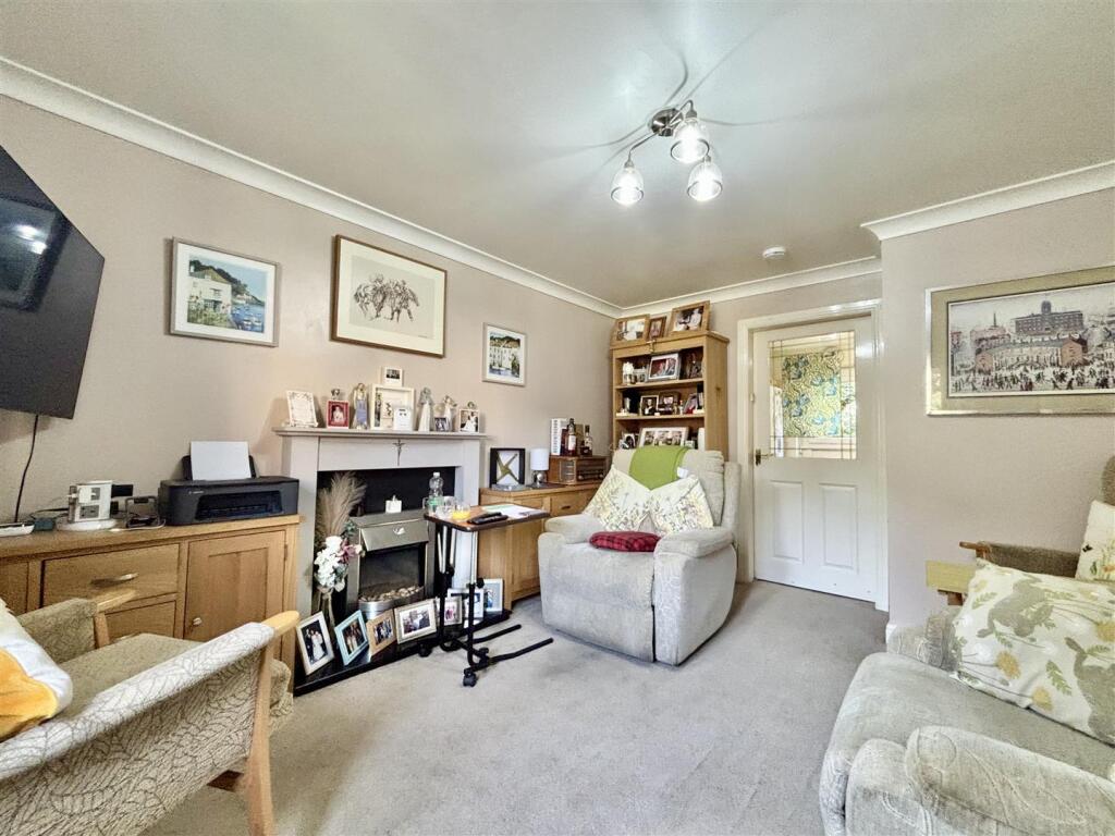 House in Bradford, West Yorkshire - View 5