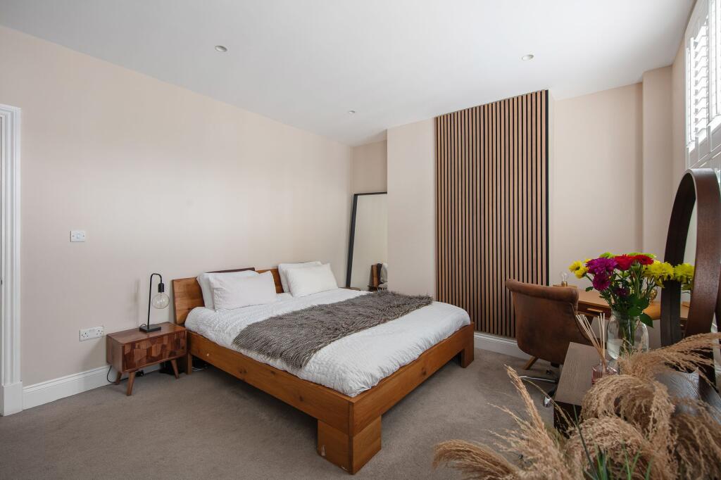 Apartment in London - More