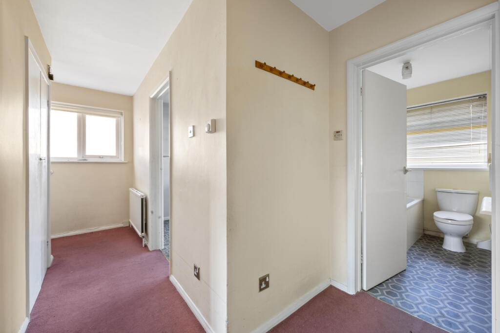 Stanton Road, London, SW20 photo 5