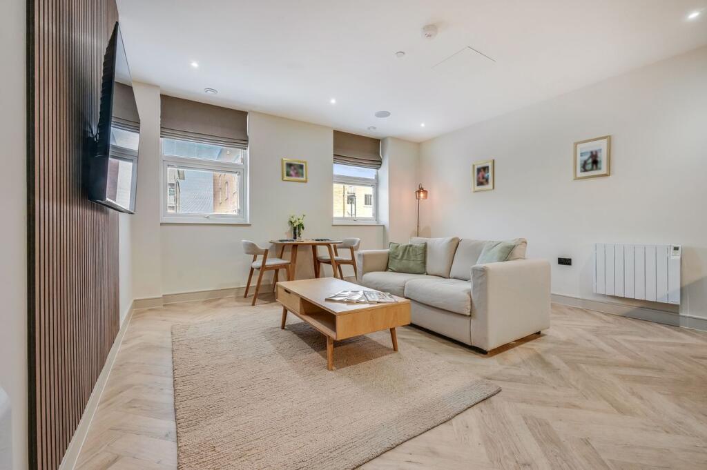 Apartment in Basildon, Billericay - View 3