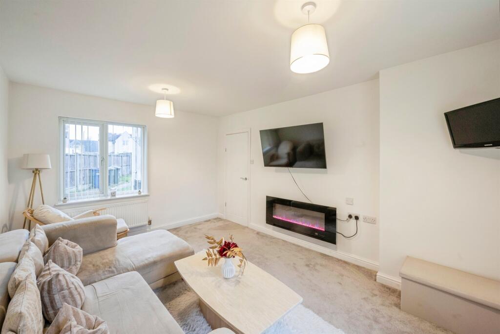 3-bed semi-detached on Haigh Crescent, Stainforth, Doncaster, £140,000