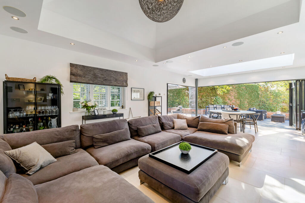 House in Slough - View 3