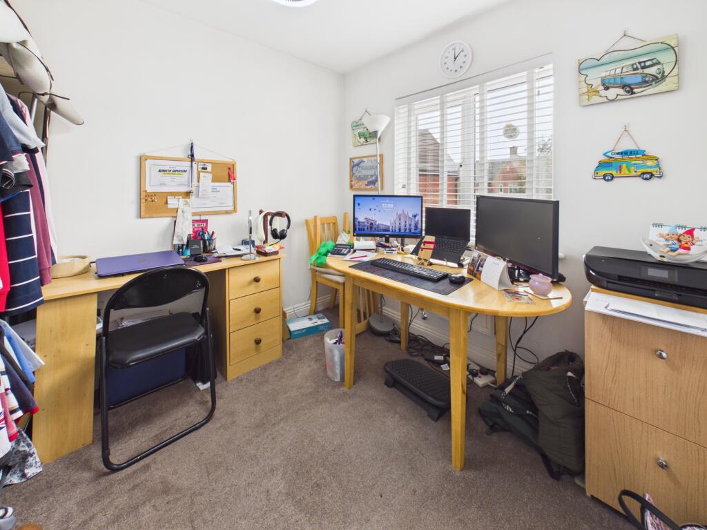 House in Aldermaston, West Berkshire - More