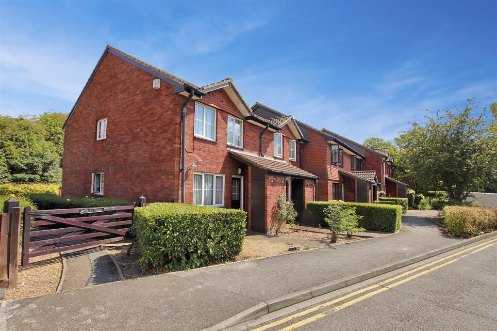 Main image of property: Watford WD17