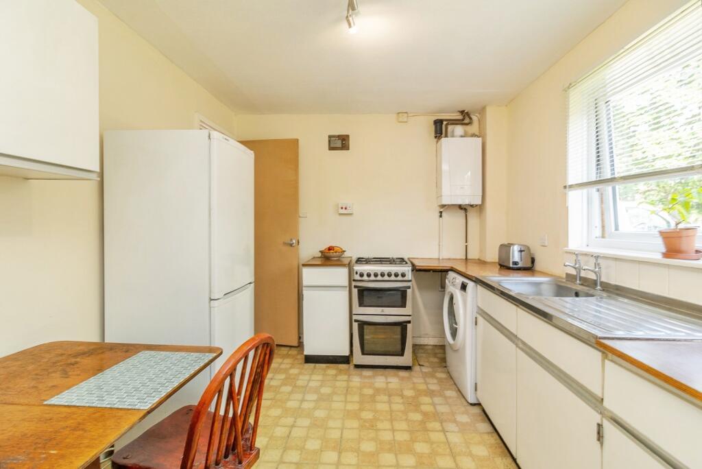 House in Milton Keynes, Great Linford - View 4
