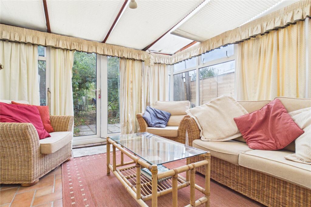 Burghfield, Reading, Berkshire, RG30 photo 3