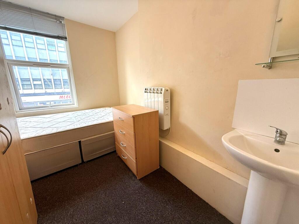 Main image of property: Room 7, West Street, Reading, RG1