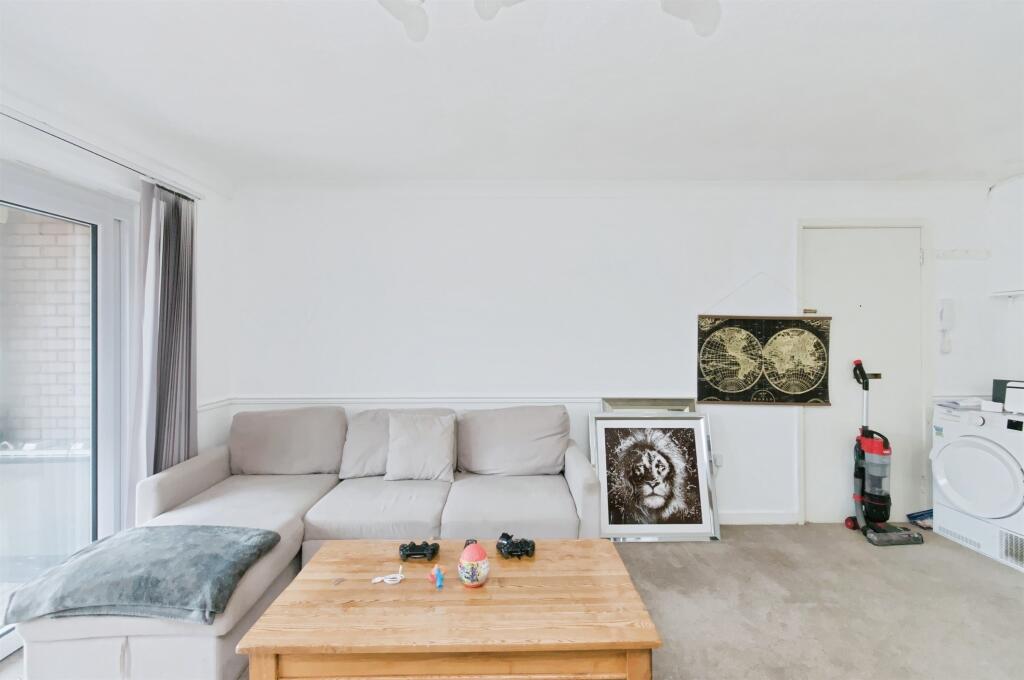 Apartment in Brighton - View 5