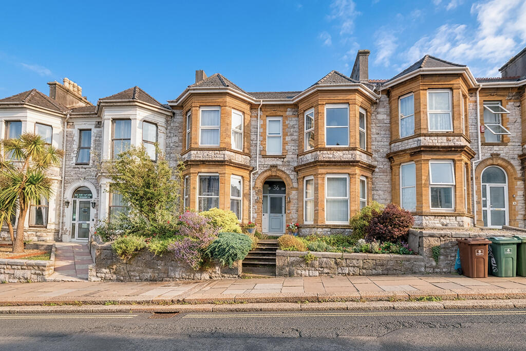 2-bed flat on Sutherland Rd, Plymouth, £175,000