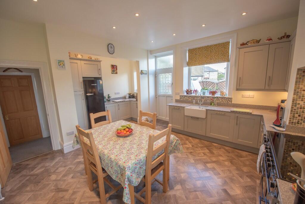 House in Sutton - View 3