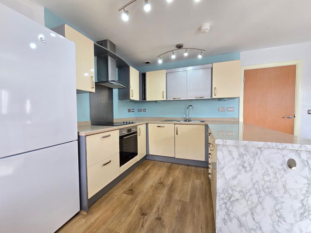 Apartment in Trafford, Hale - More