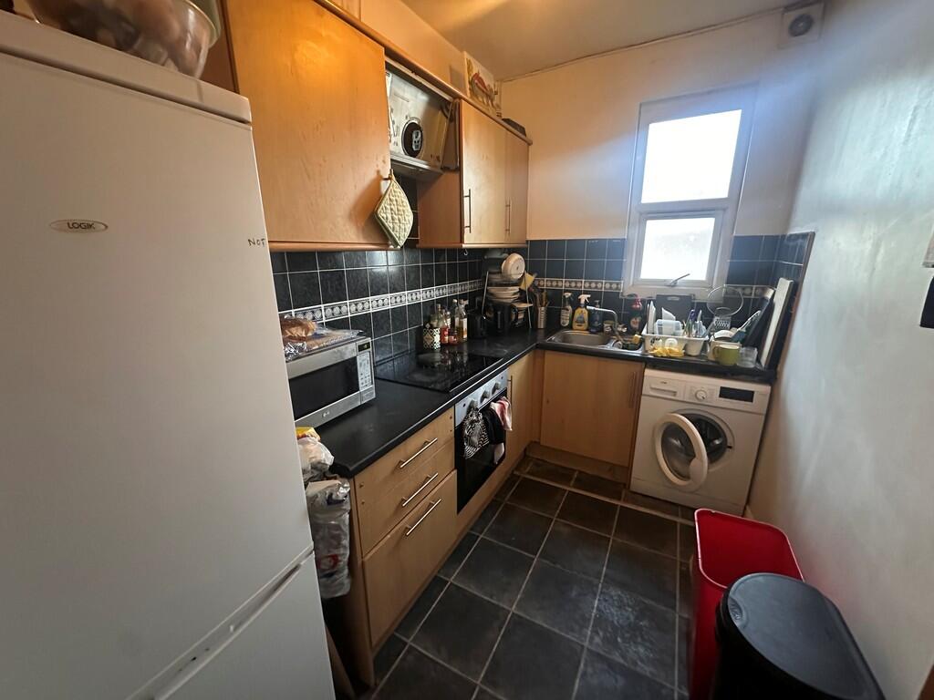1 bedroom house share for rent