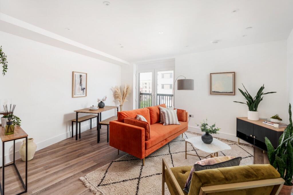 Apartment in Hove, Brunswick - View 3