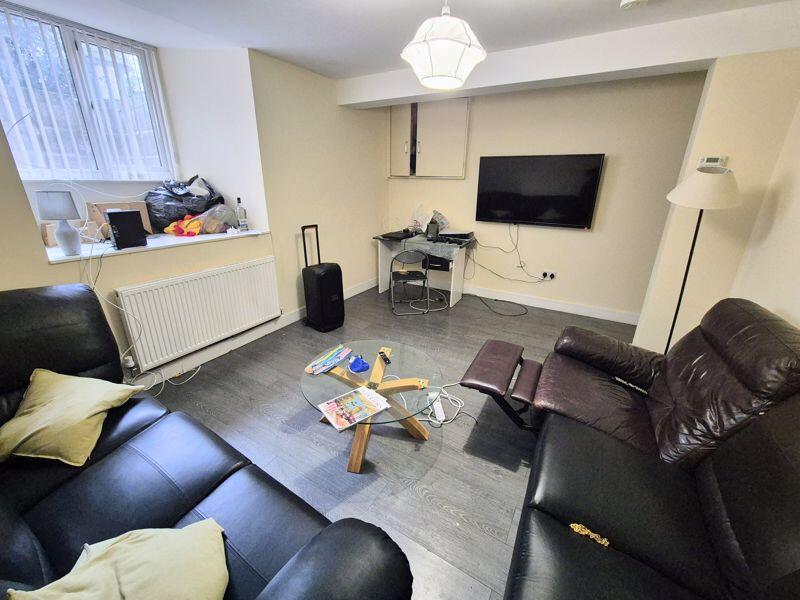 Brudenell Grove, Leeds photo 2