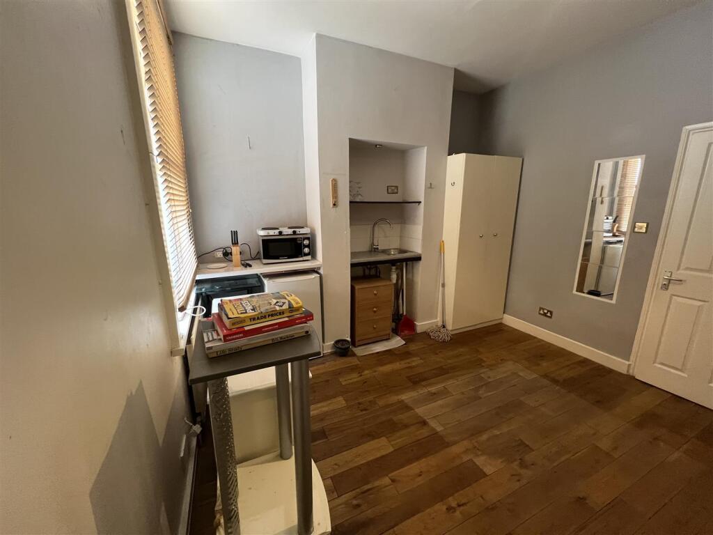 Main image of property: Nova Road, Croydon