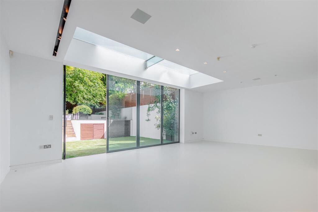 House in London - View 5