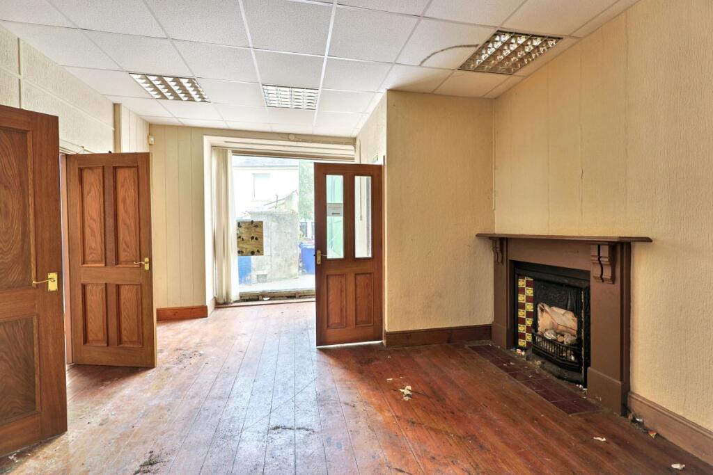 House in Carmarthen, Johnstown - View 4