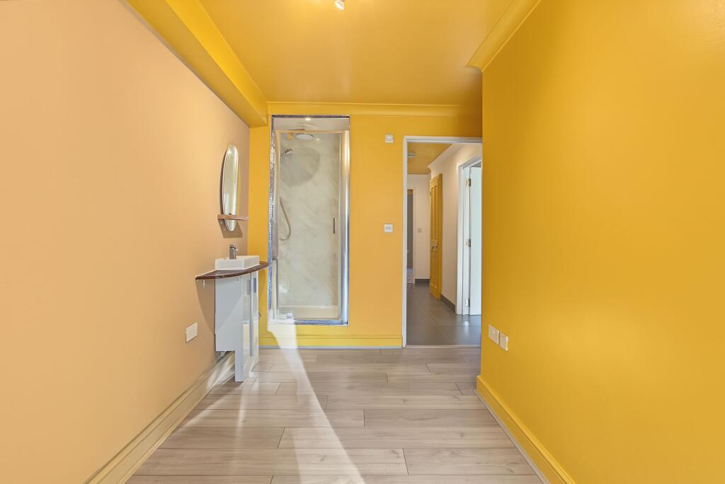 Apartment in London - More