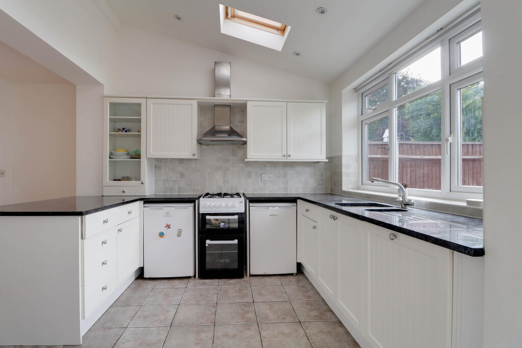 Glemsford Drive, Harpenden, AL5 photo 4