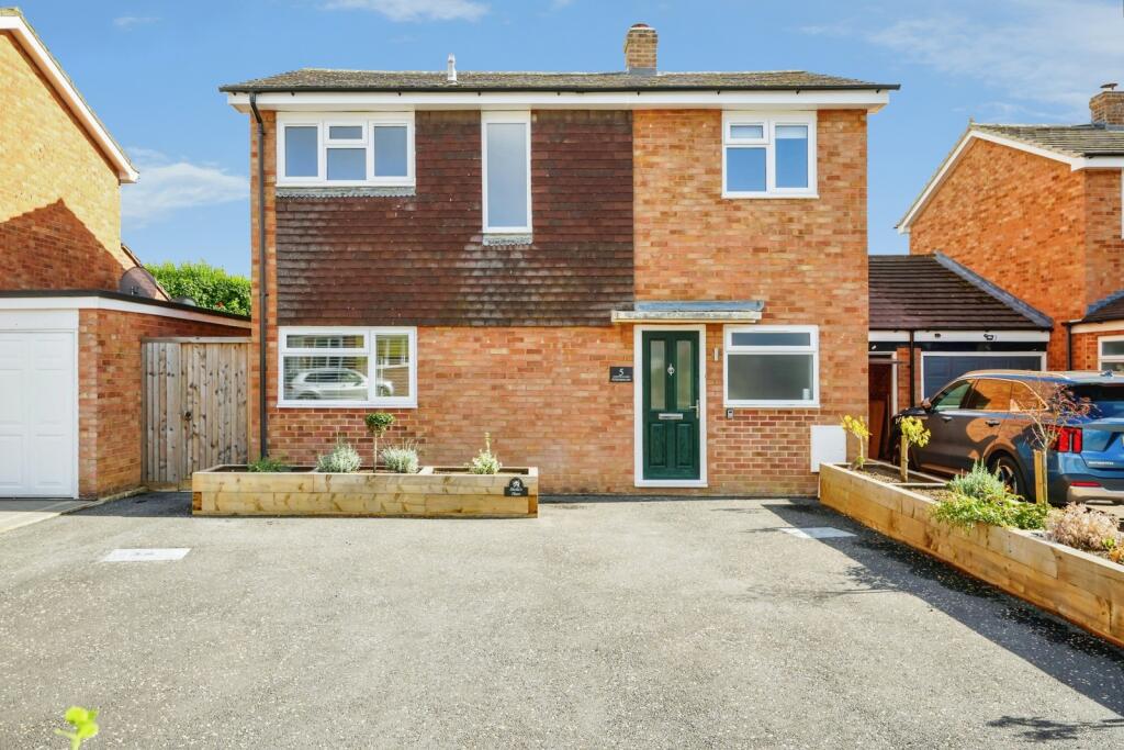 Main image of property: Cornfield Close, Witney, Oxfordshire, OX28