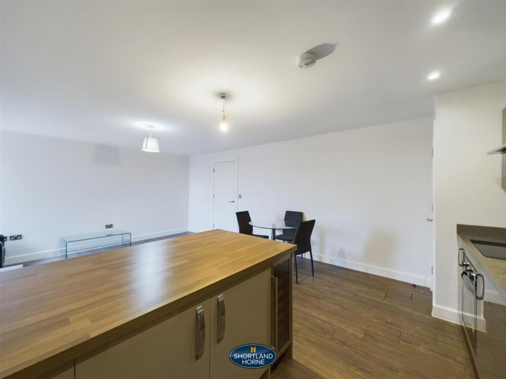 Apartment in Coventry, West Midlands - More