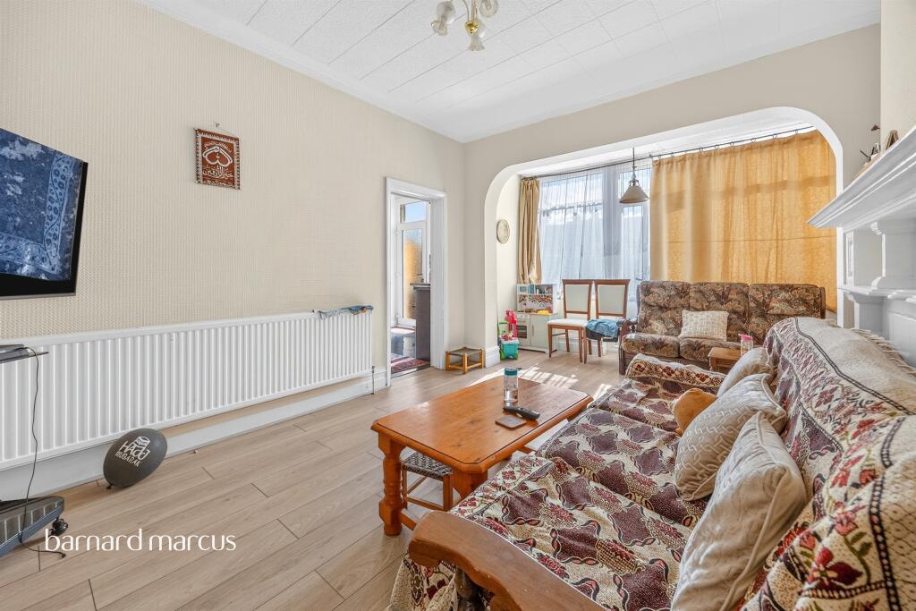House in Croydon - More