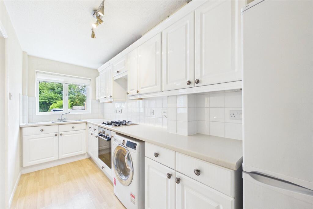 House in Basingstoke and Deane, Chineham - View 3