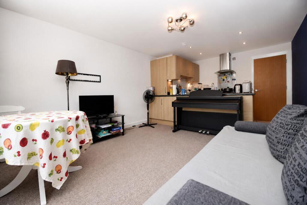 Apartment in Fareham, Hampshire - View 5
