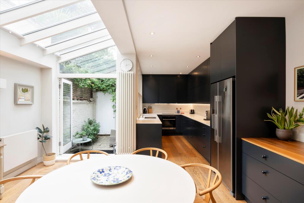 House in London, Royal Borough of Kensington and Chelsea - View 3