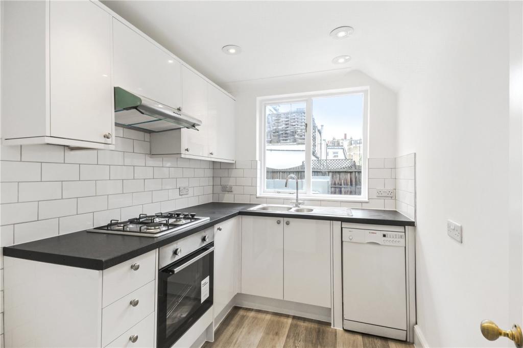 2 bedroom maisonette for rent